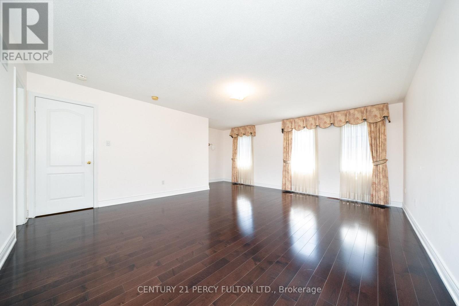 22 William Poole Way Property Photo 27