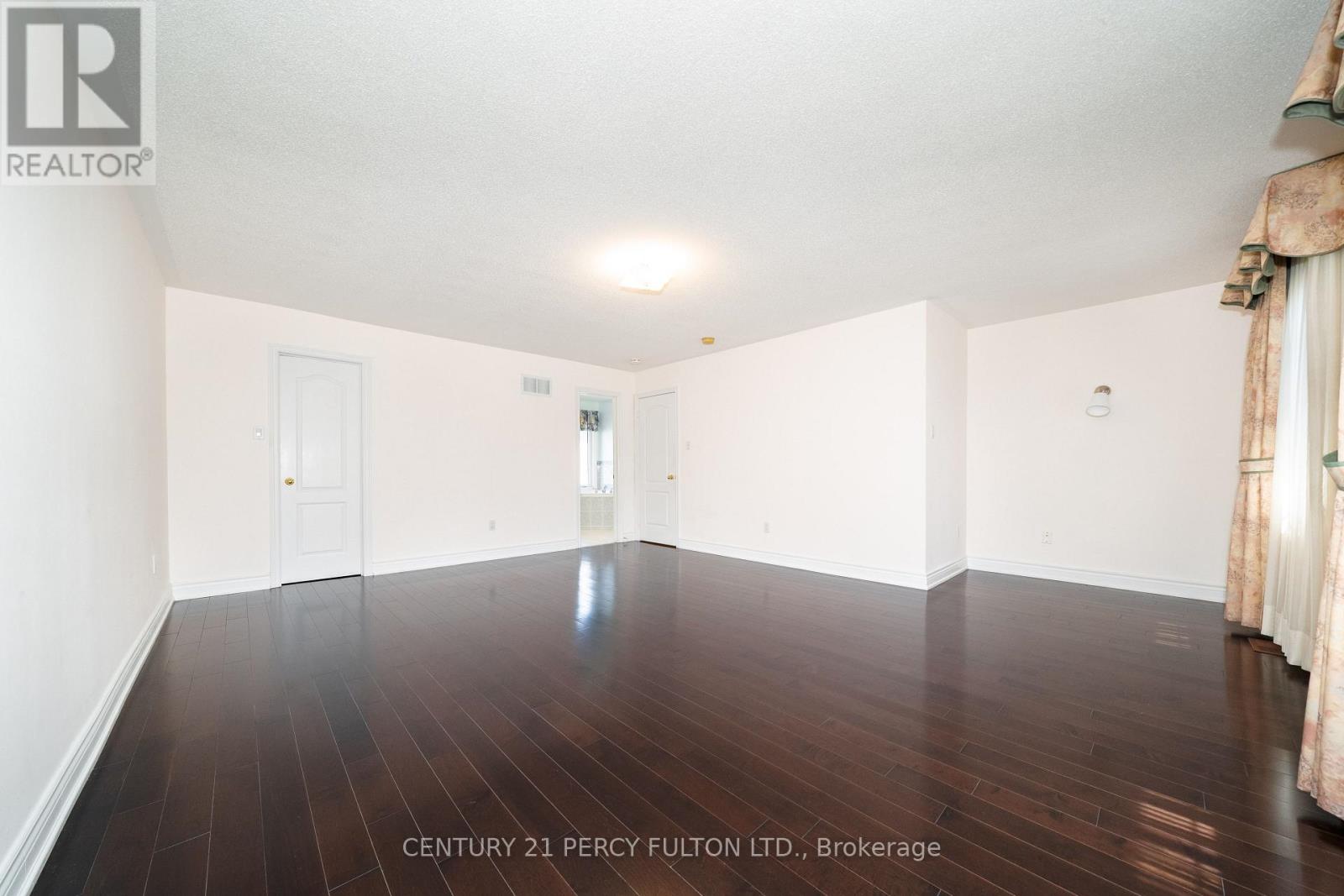 22 William Poole Way Property Photo 28