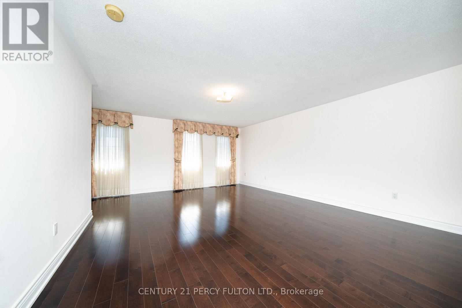 22 William Poole Way Property Photo 29