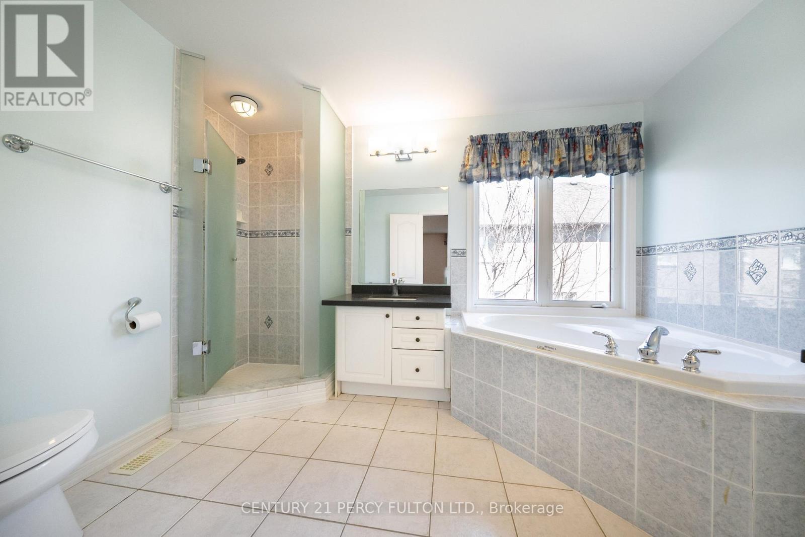 22 William Poole Way Property Photo 30