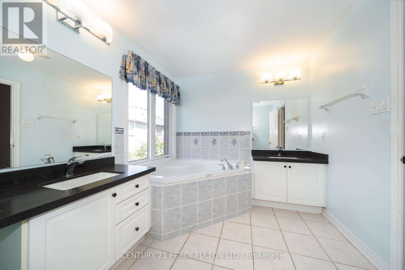 22 William Poole Way Property Photo 31