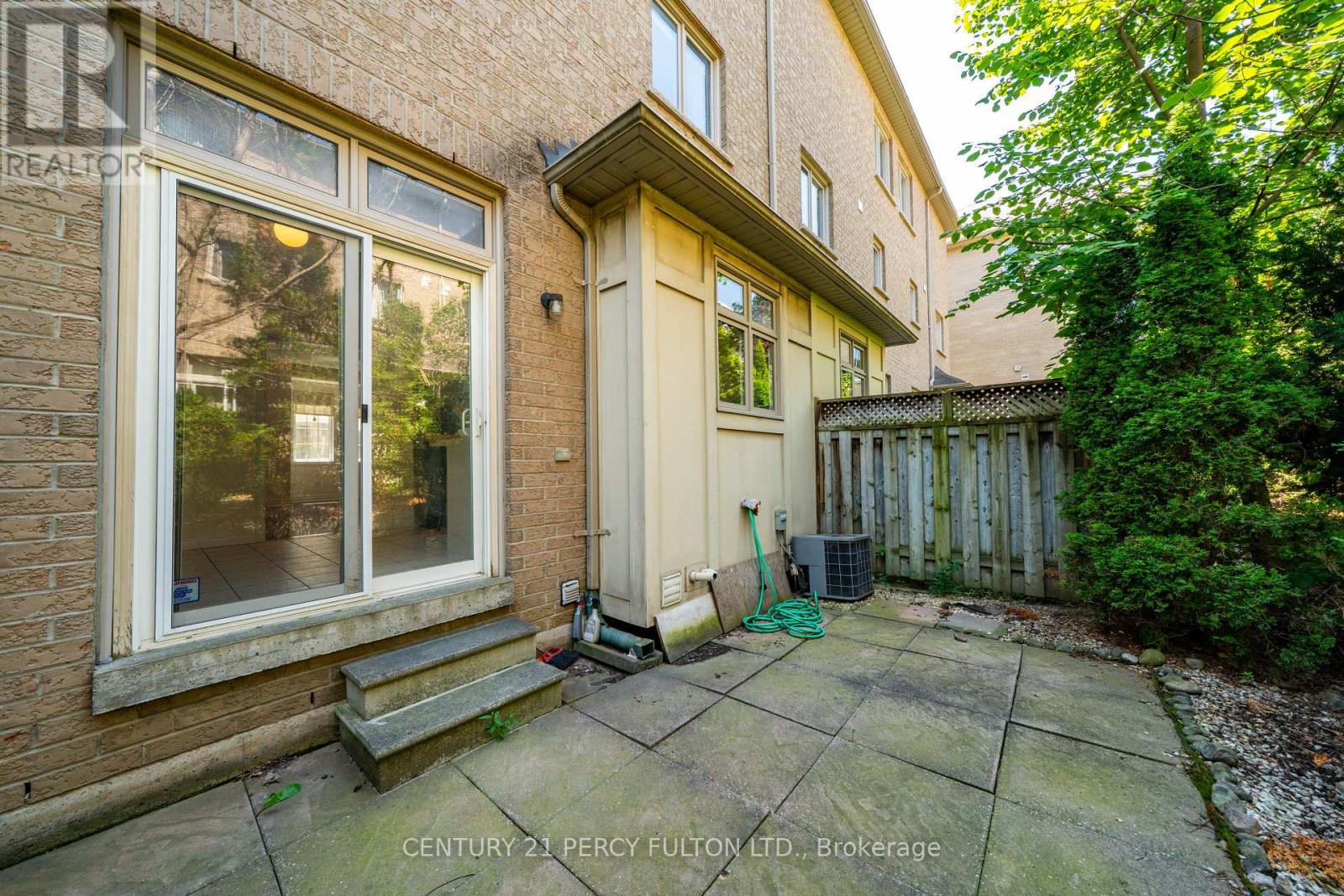 22 William Poole Way Property Photo 33