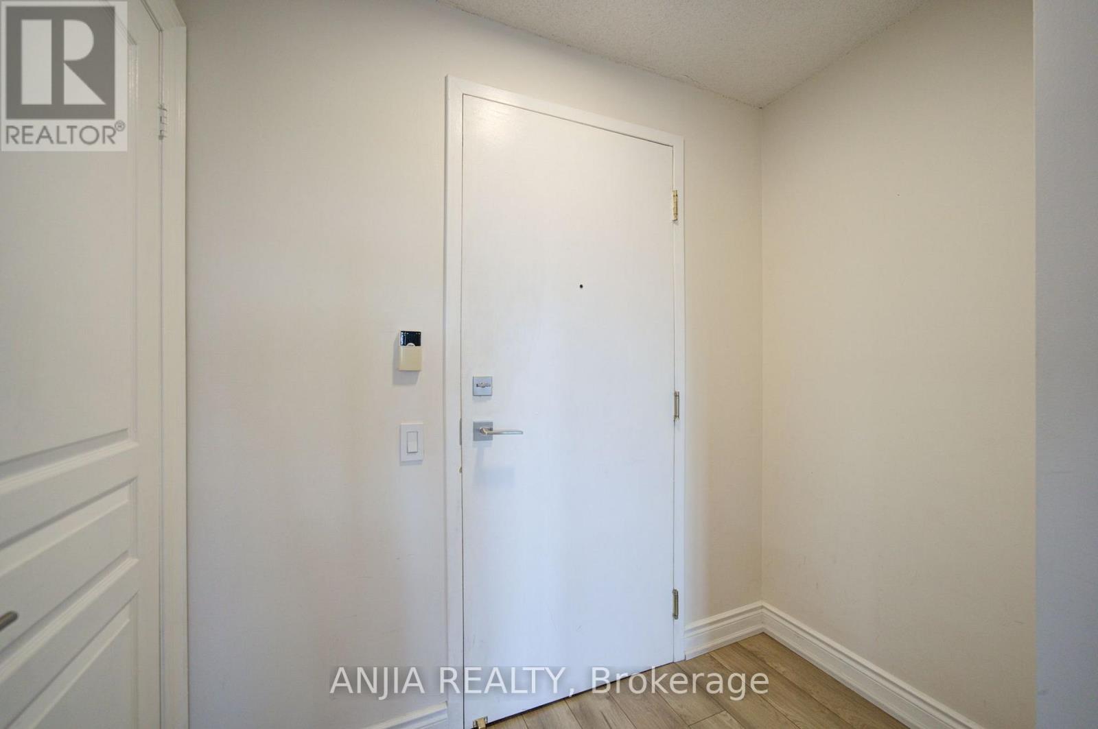 1811 - 10 Northtown Way Property Photo 3