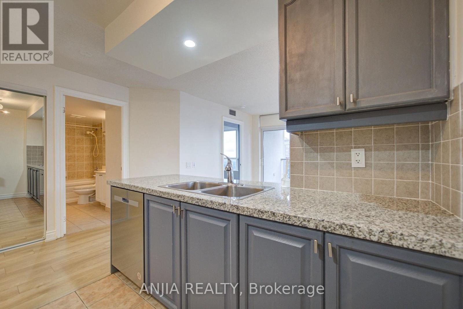 1811 - 10 Northtown Way Property Photo 7