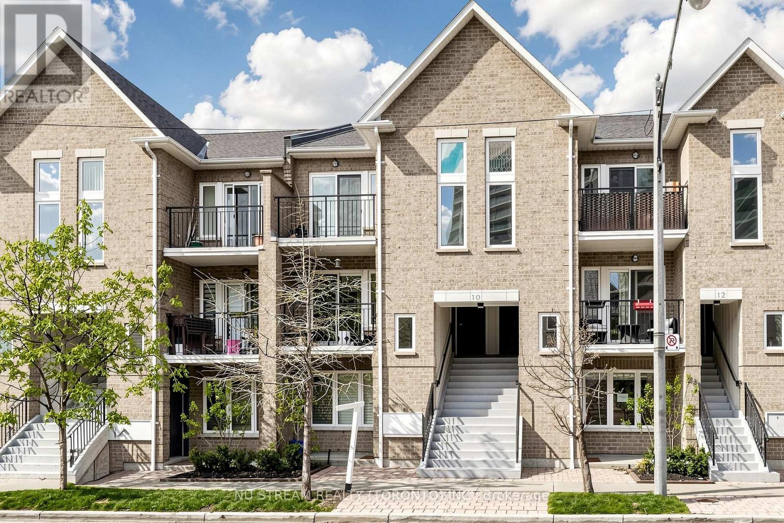 201 - 10 BRIAN PECK CRESCENT
