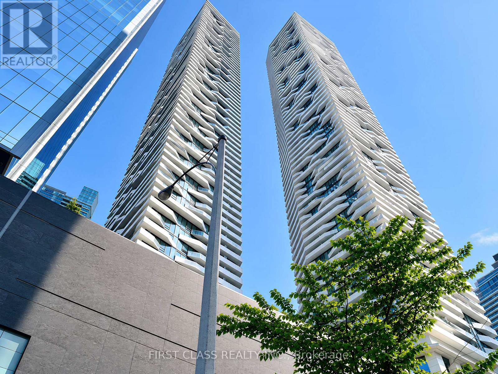 3810 - 100 HARBOUR STREET Property Photo 1