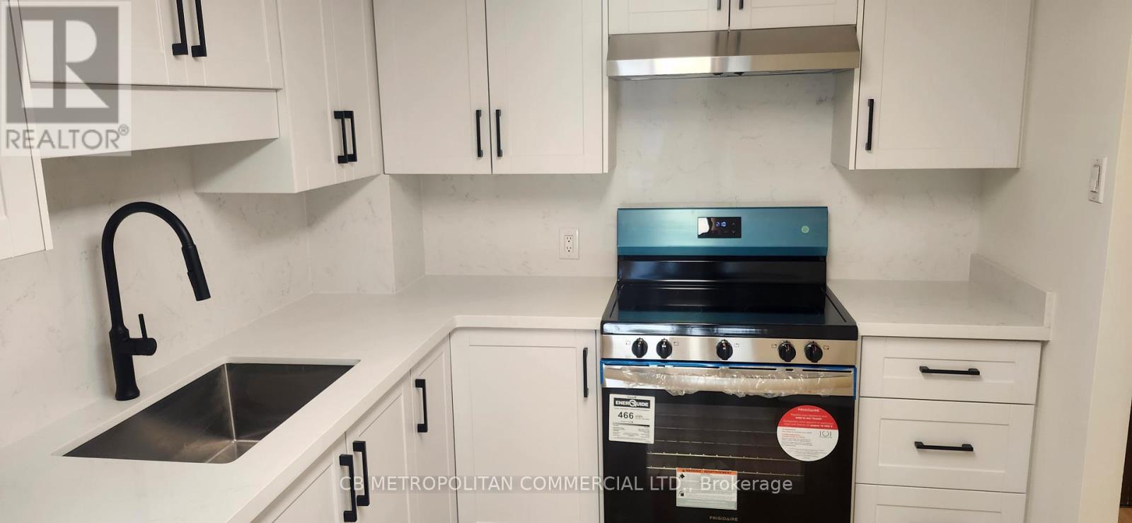 3305 - 65 Harbour Square Property Photo 5