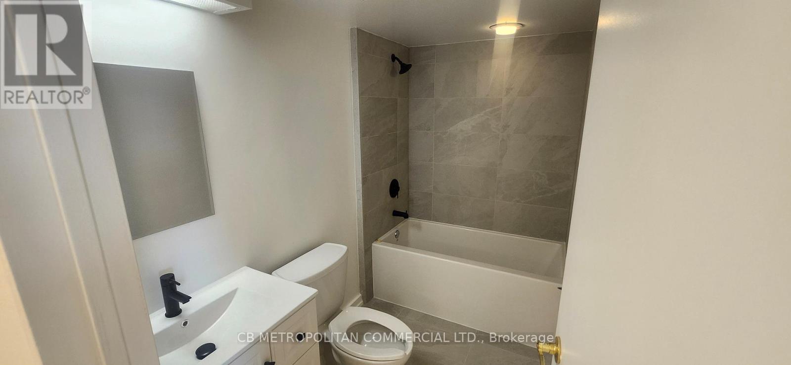 3305 - 65 Harbour Square Property Photo 7