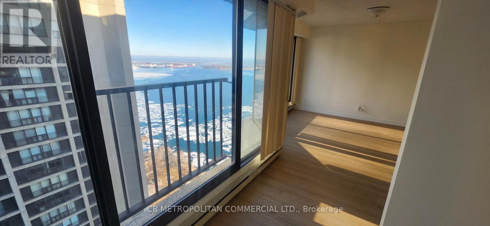 3305 - 65 Harbour Square Property Photo 13