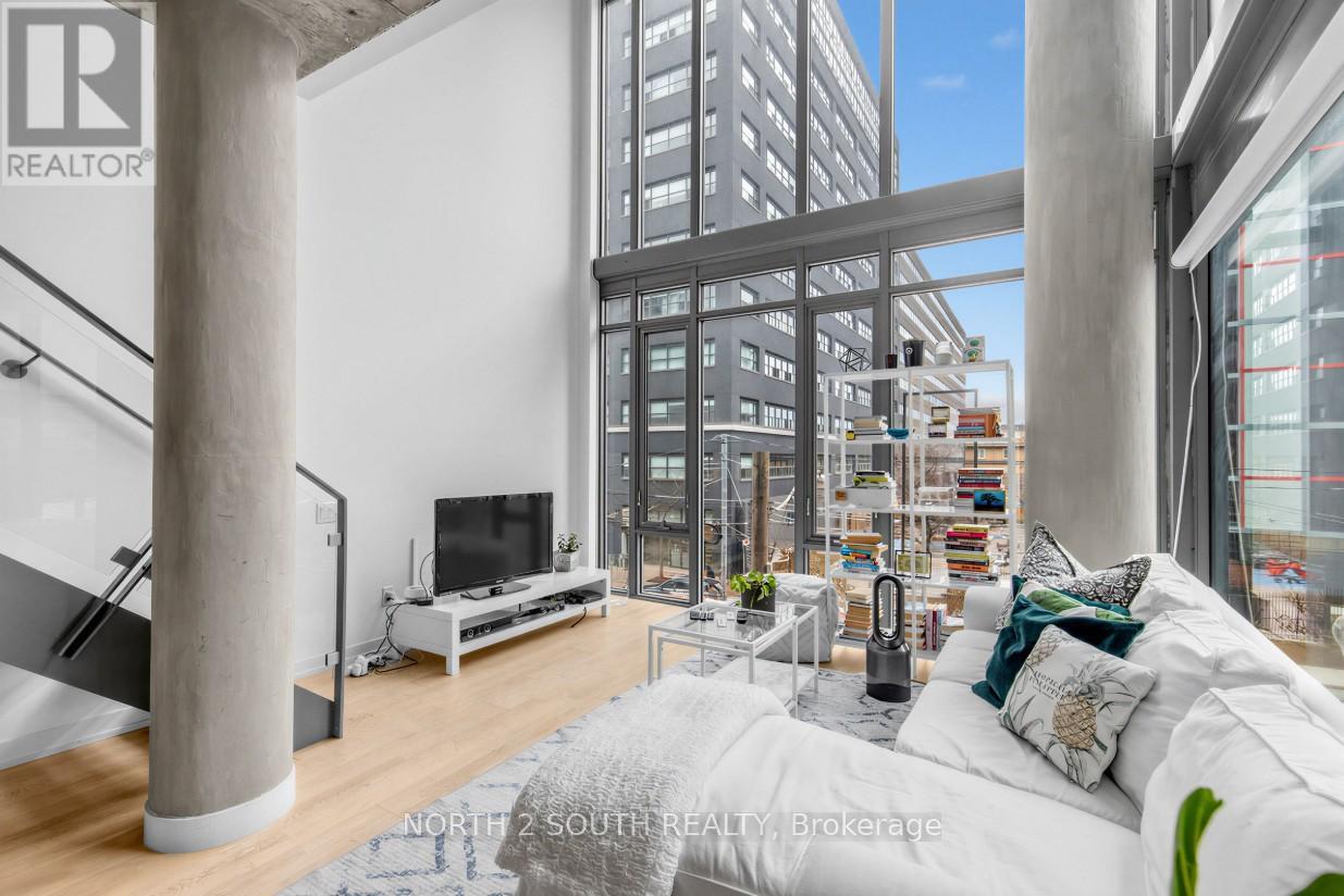 225 - 95 BATHURST STREET Property Photo 1