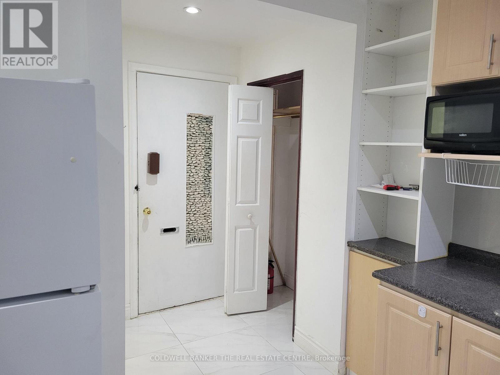 Unit B - 2646 Victoria Park Avenue Property Photo 2