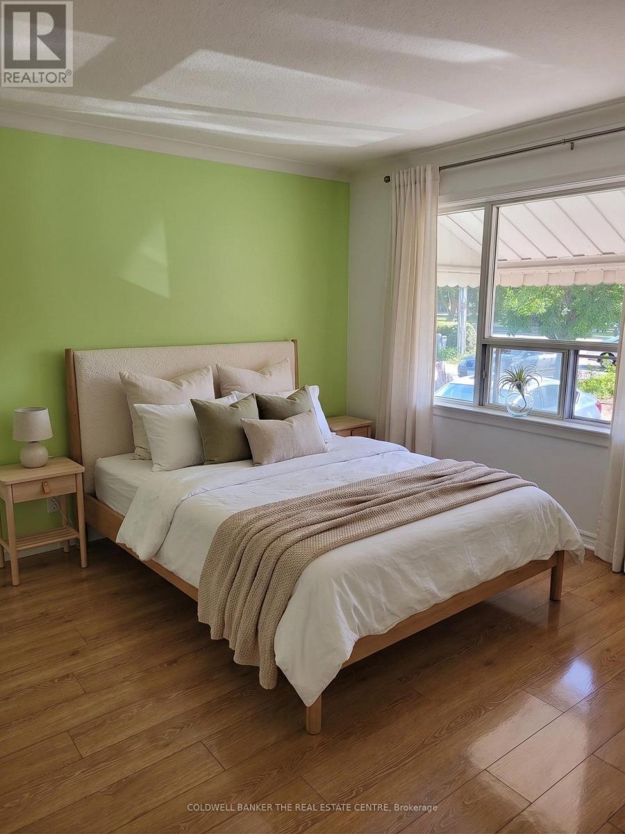 Unit B - 2646 Victoria Park Avenue Property Photo 4