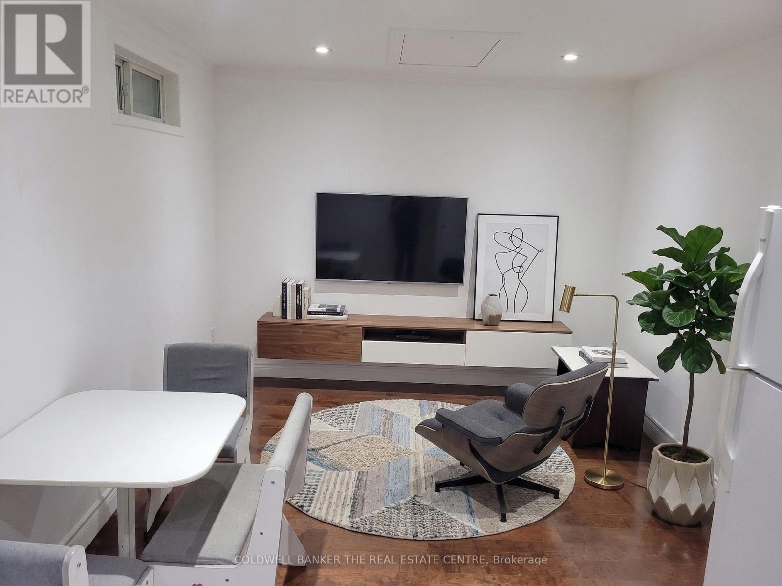 Unit B - 2646 Victoria Park Avenue Property Photo 6