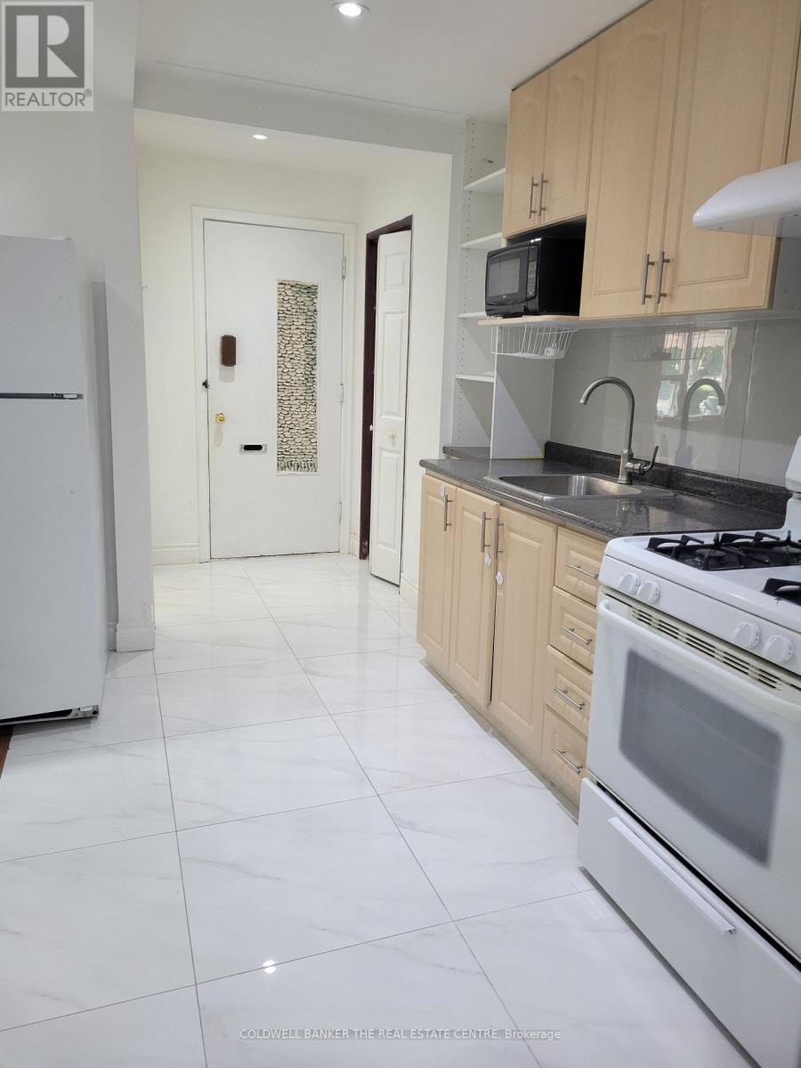 Unit B - 2646 Victoria Park Avenue Property Photo 9