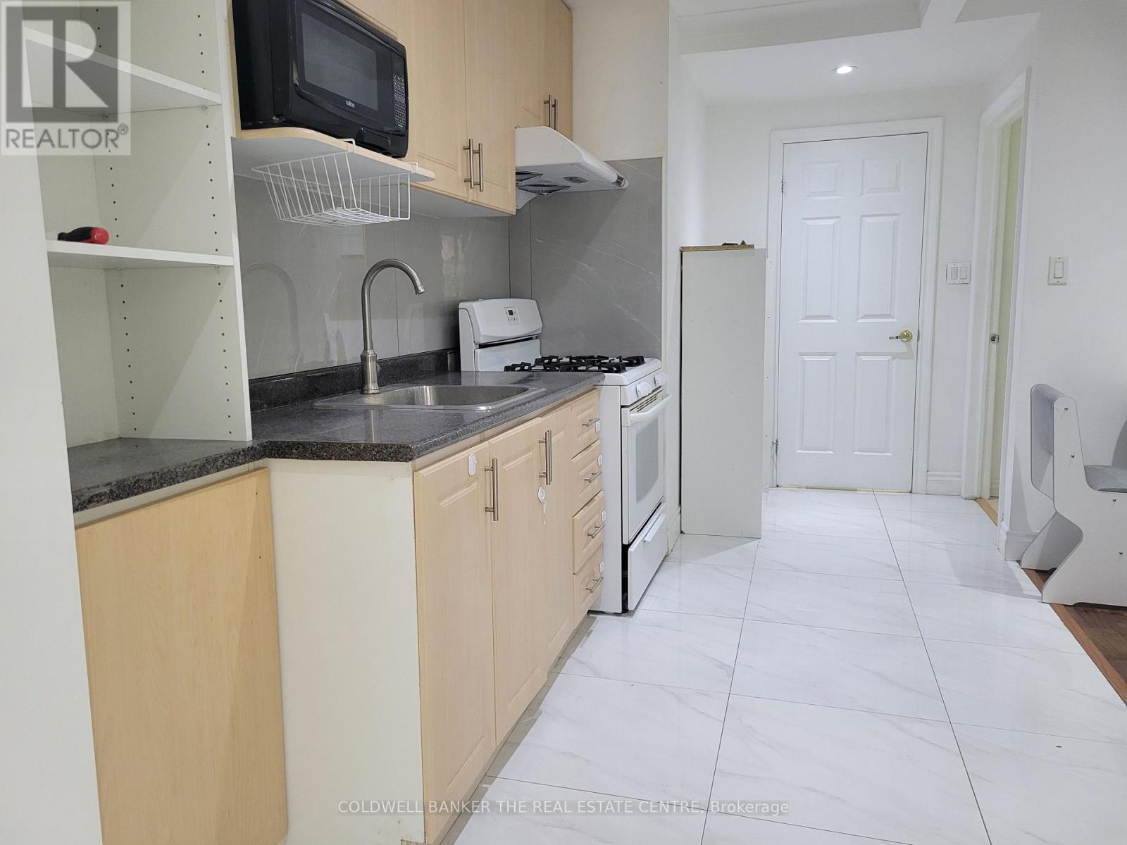 Unit B - 2646 Victoria Park Avenue Property Photo 10