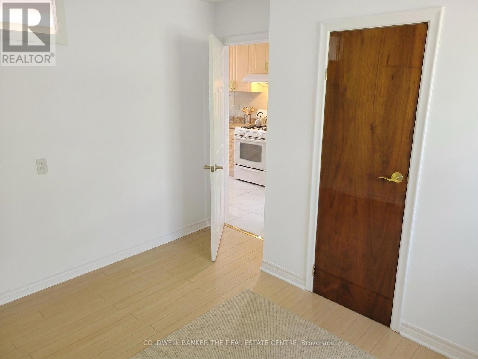 Unit B - 2646 Victoria Park Avenue Property Photo 11