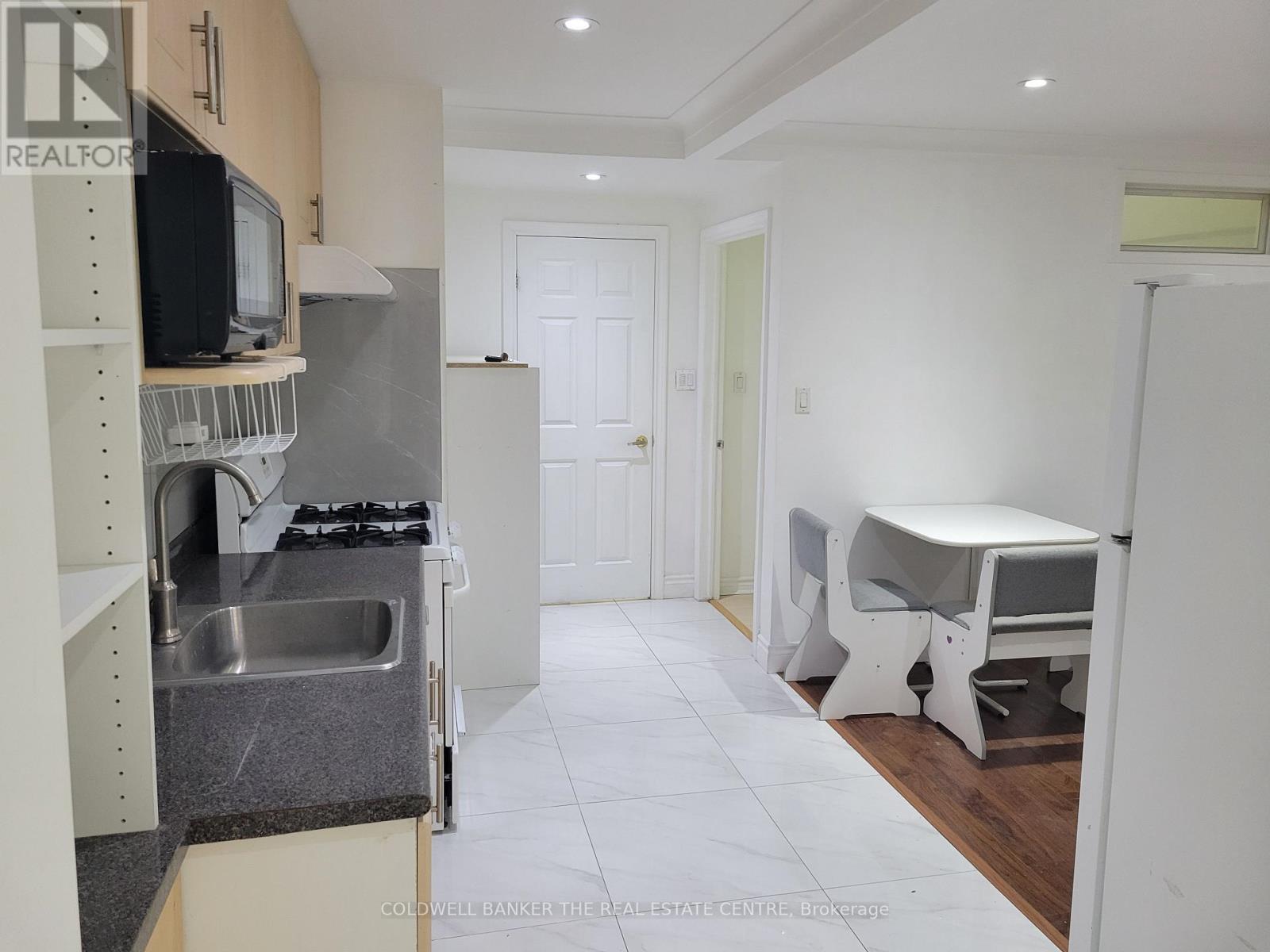 Unit B - 2646 Victoria Park Avenue Property Photo 12
