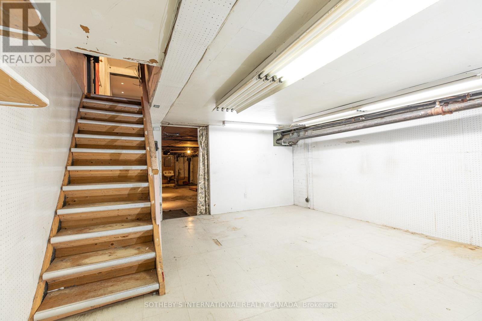 Retail Store - 3236 Yonge Street Property Photo 5