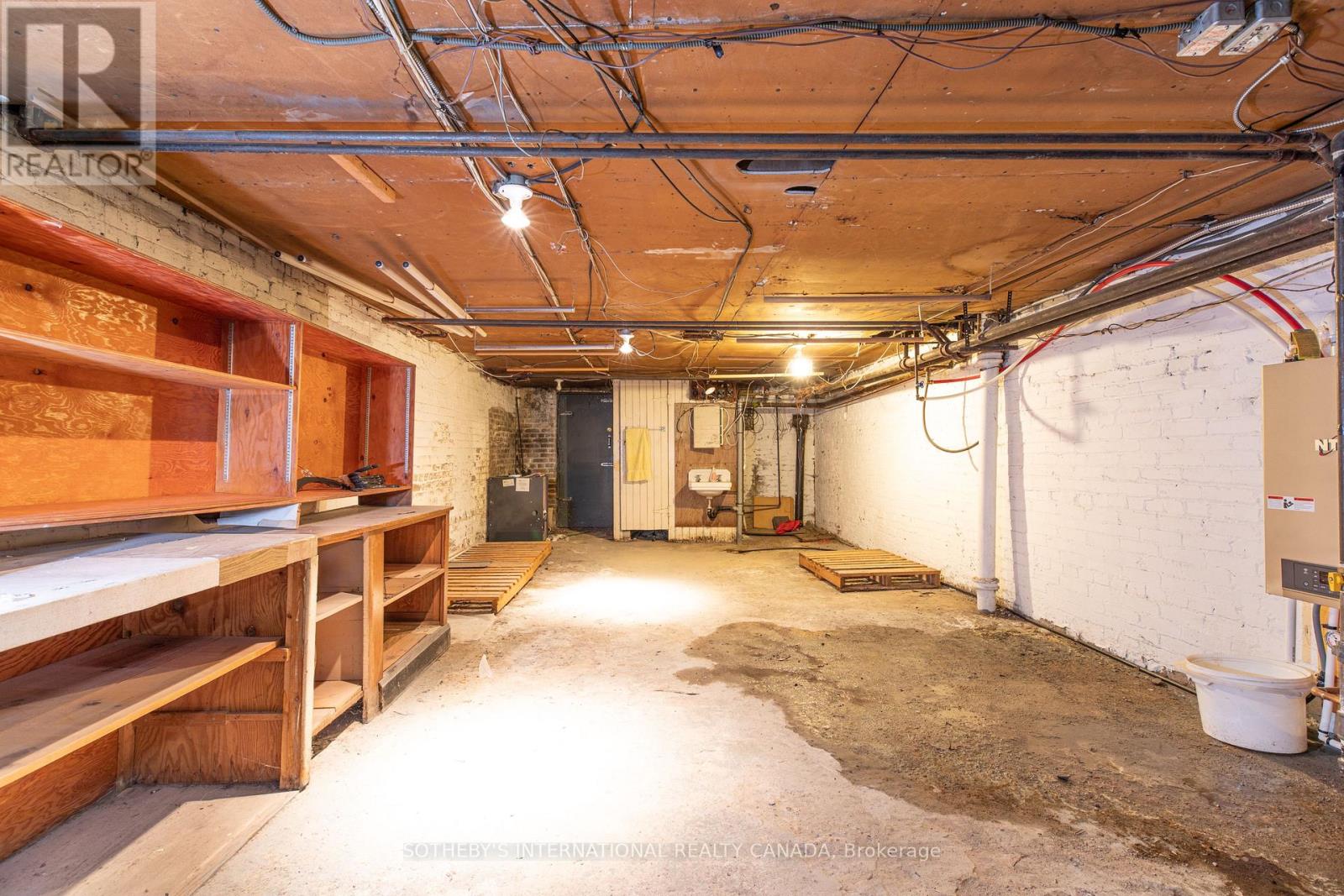 Retail Store - 3236 Yonge Street Property Photo 6