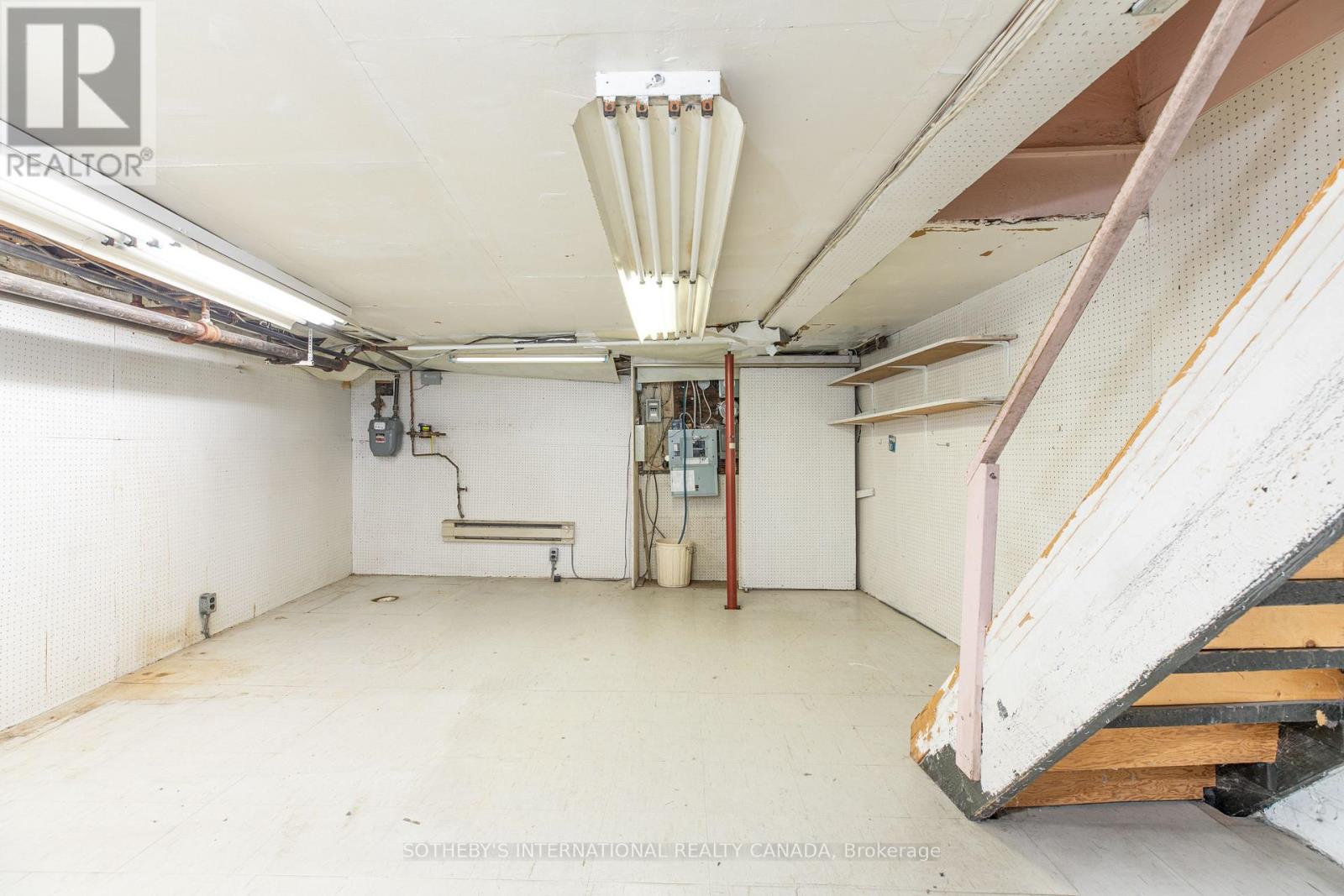 Retail Store - 3236 Yonge Street Property Photo 7