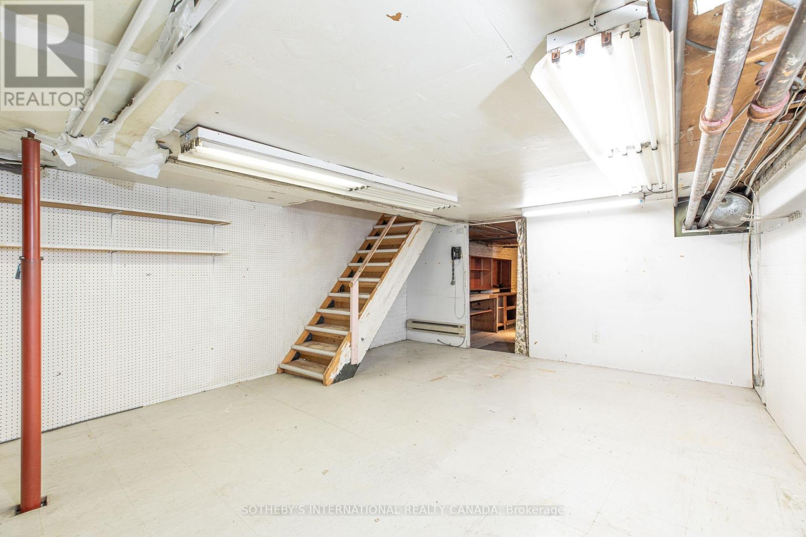 Retail Store - 3236 Yonge Street Property Photo 8