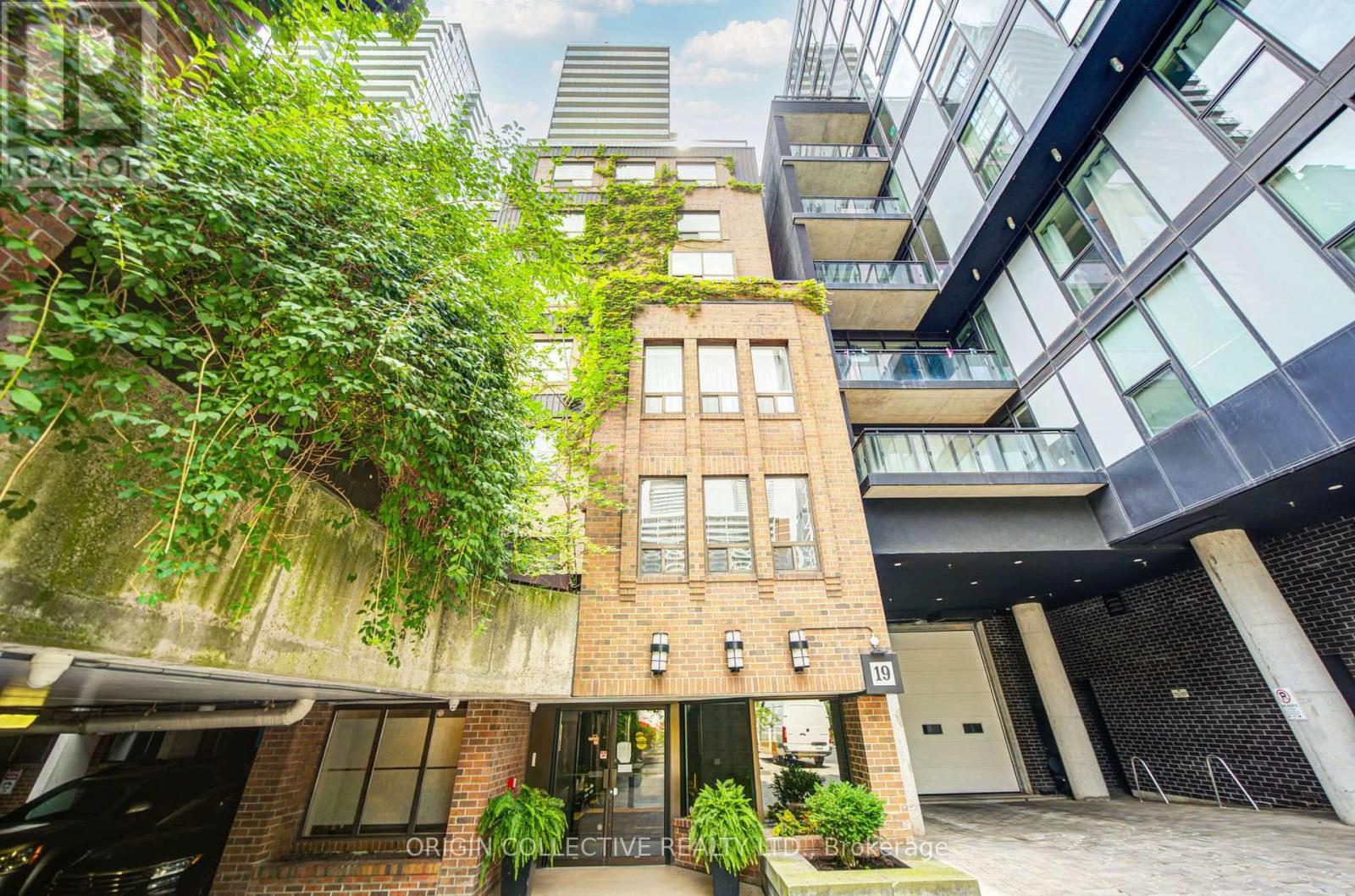 305 - 19 Dundonald Street Property Photo 1