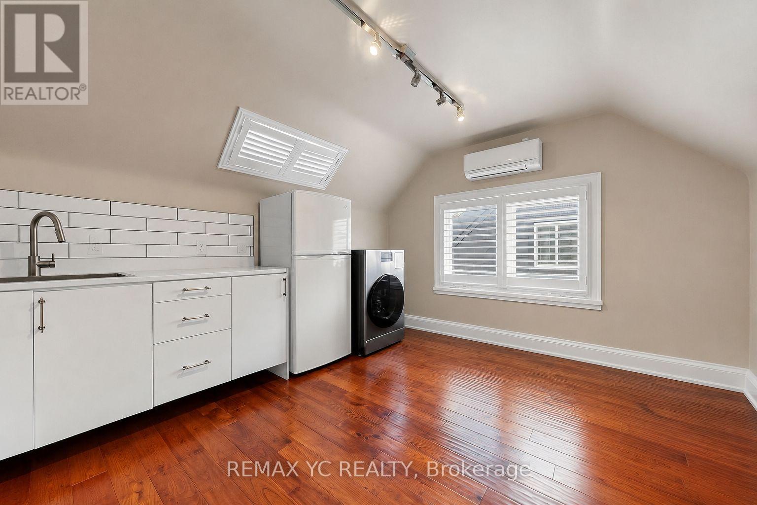 R1 - 99 SHEPPARD AVENUE E