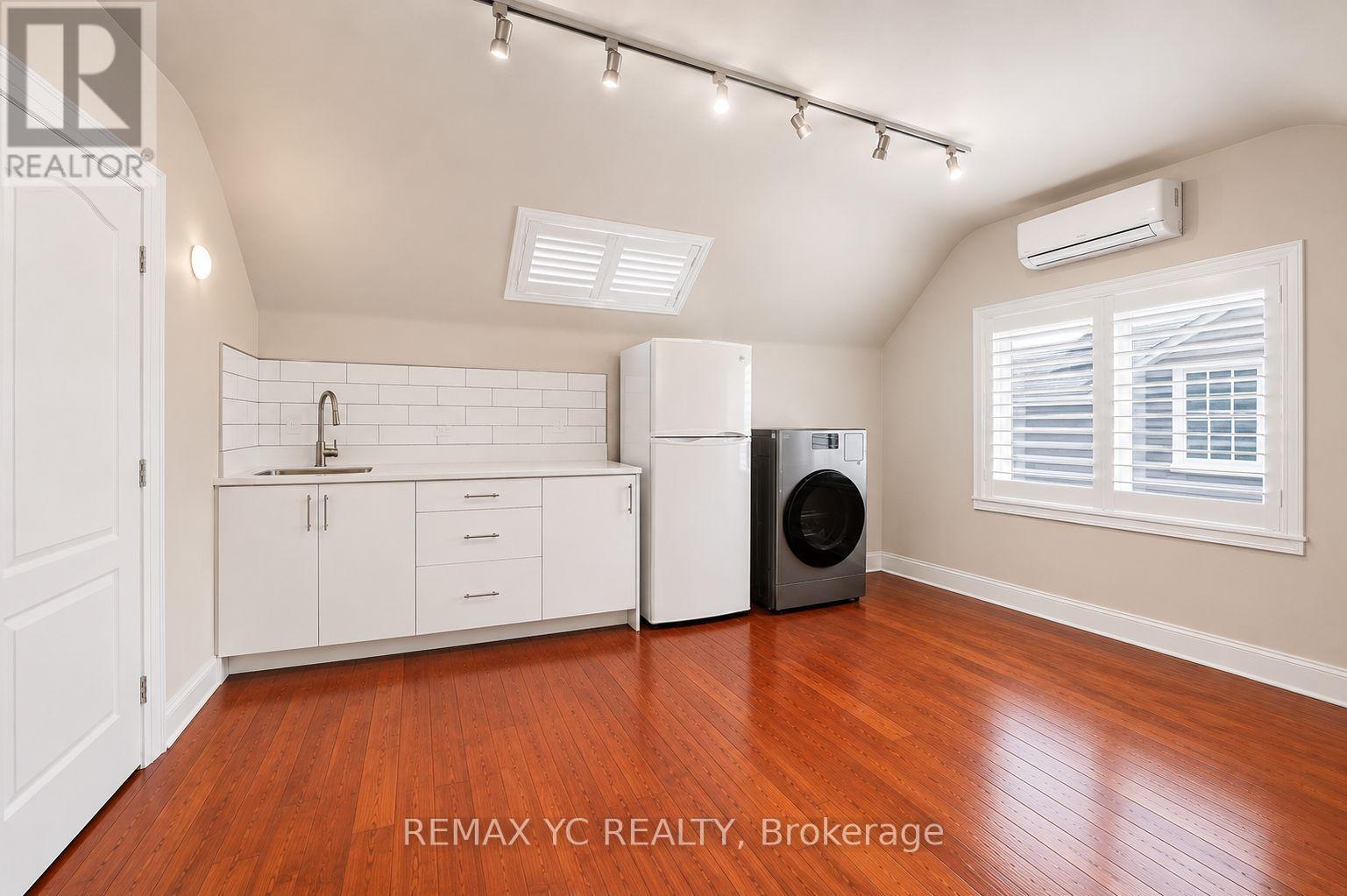 R1 - 99 Sheppard Avenue E Property Photo 3
