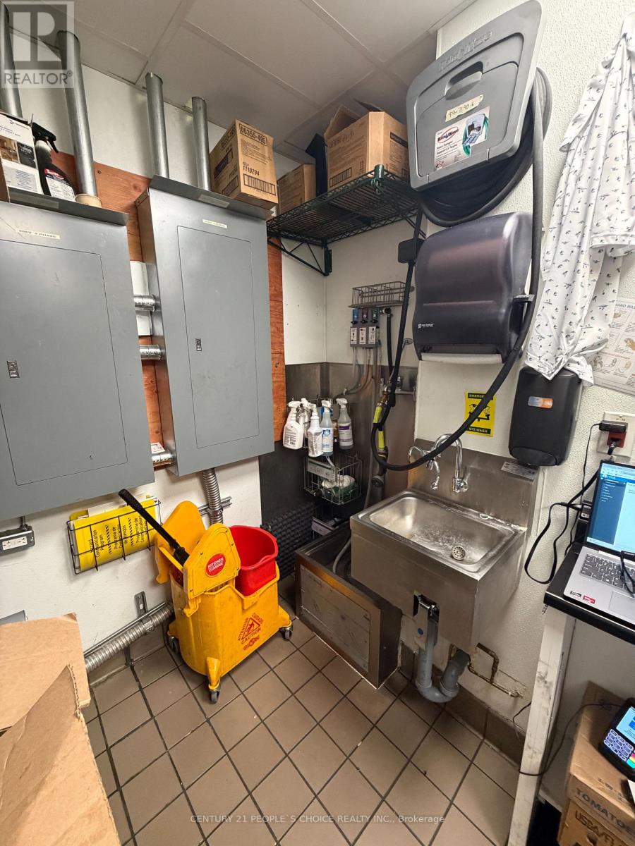 337 - 10 Dundas Street E Property Photo 9