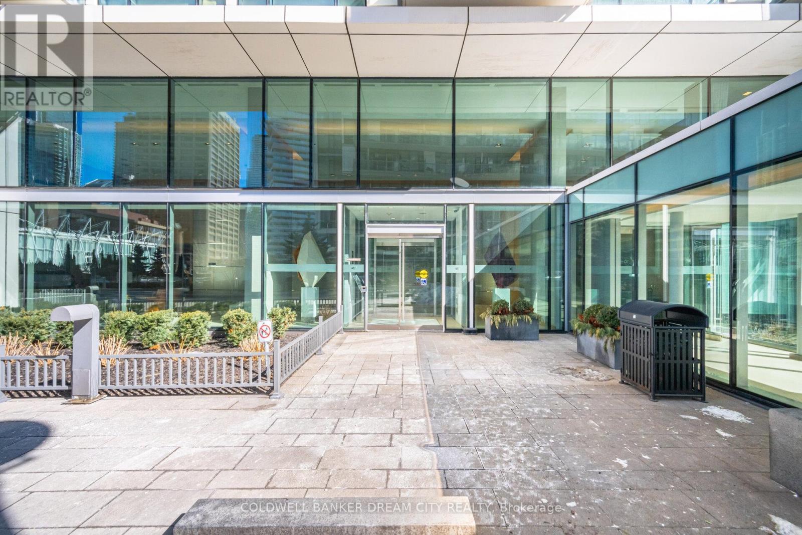 837 - 39 Queens Quay E Property Photo 3