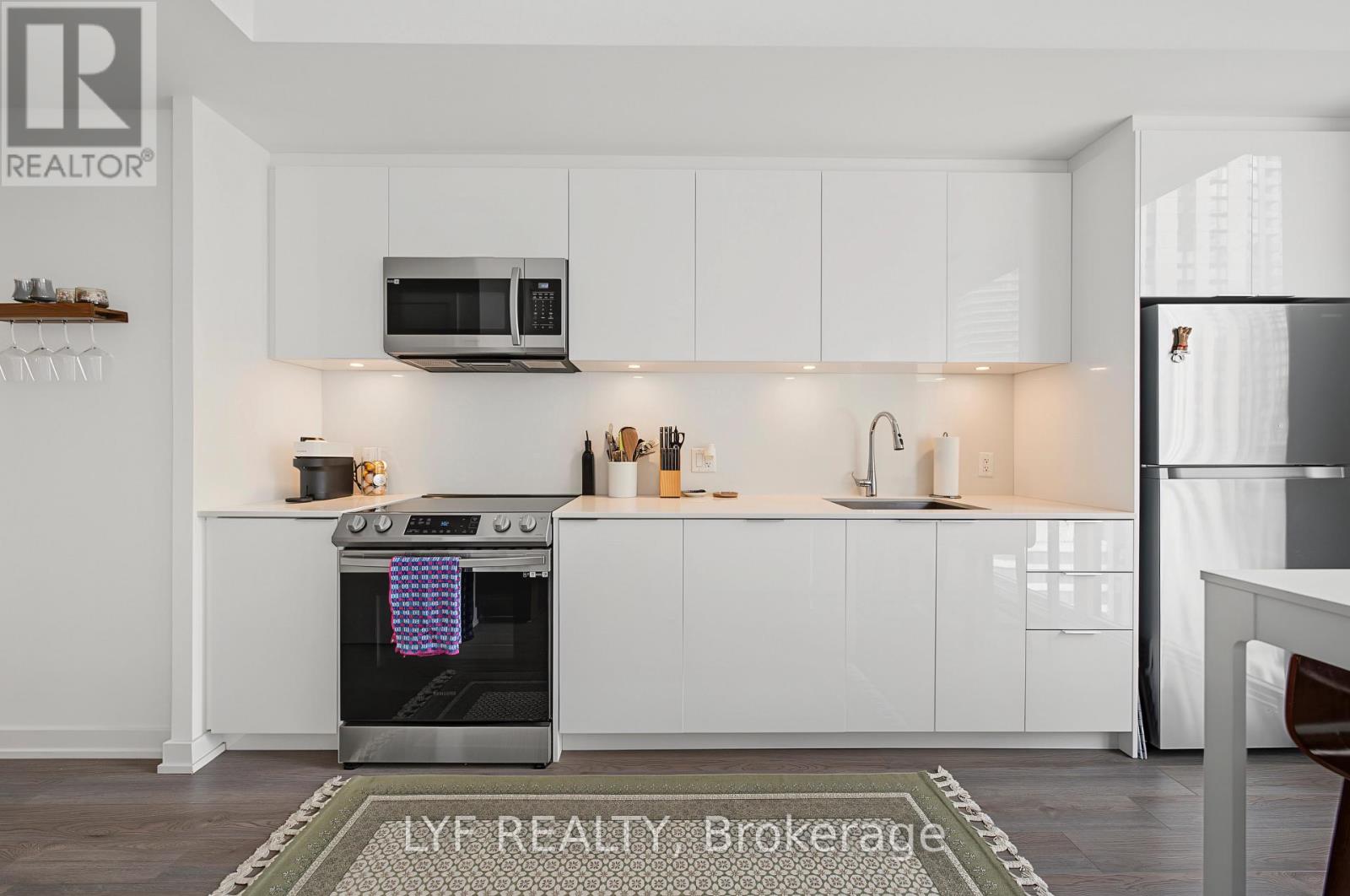 2403 - 357 King Street W Property Photo 10
