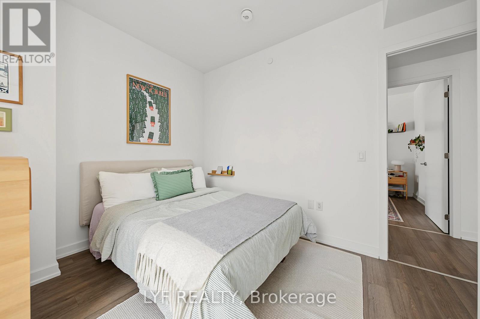 2403 - 357 King Street W Property Photo 21