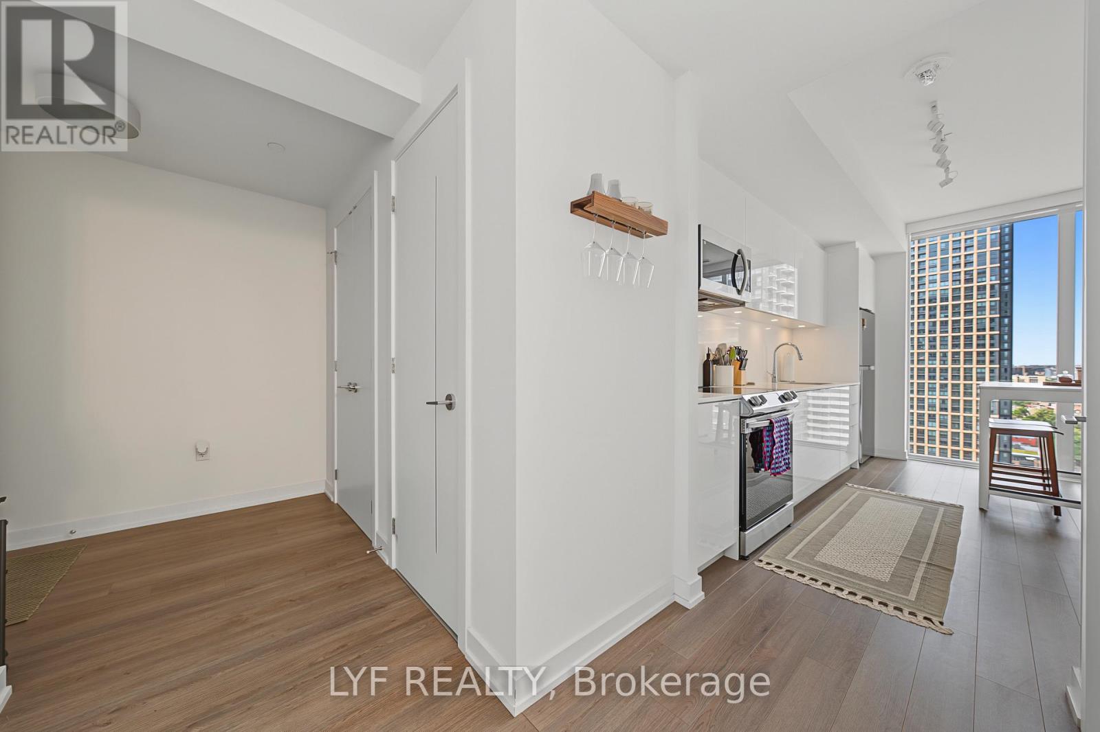 2403 - 357 King Street W Property Photo 9