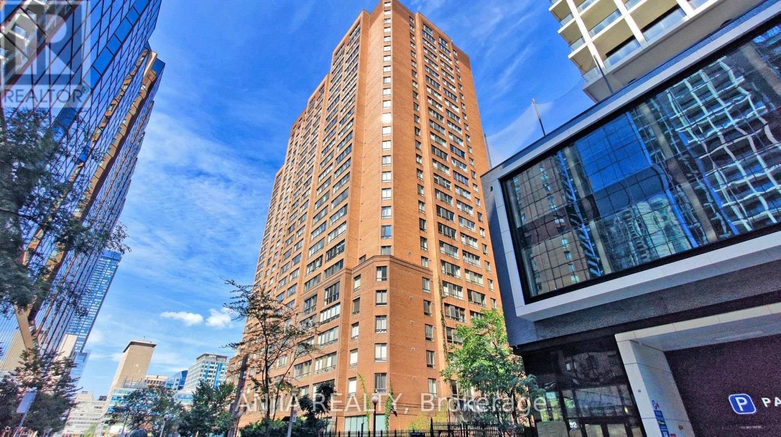 912 - 633 Bay Street Property Photo 1