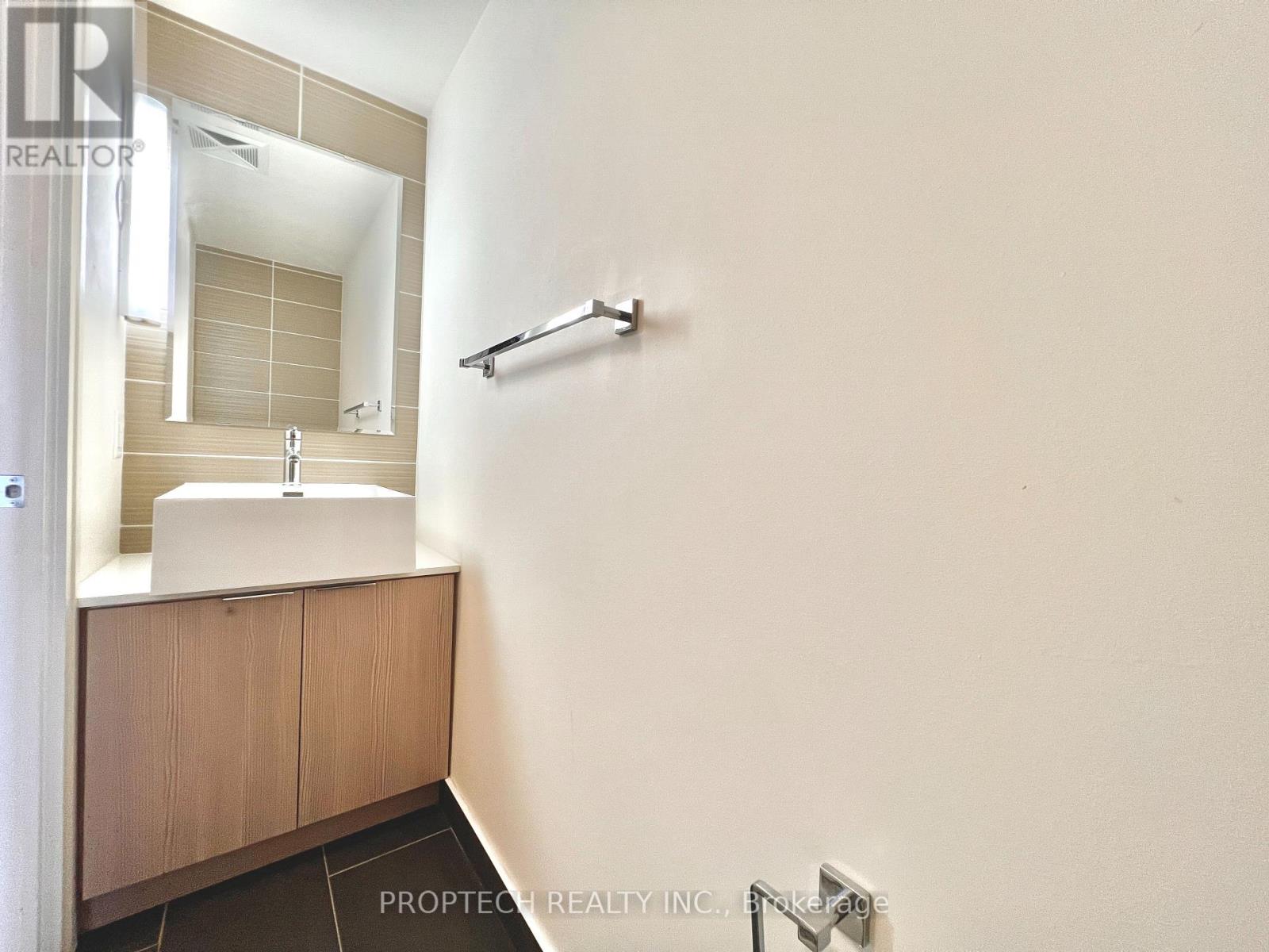 509 - 5 Hanna Avenue Property Photo 10