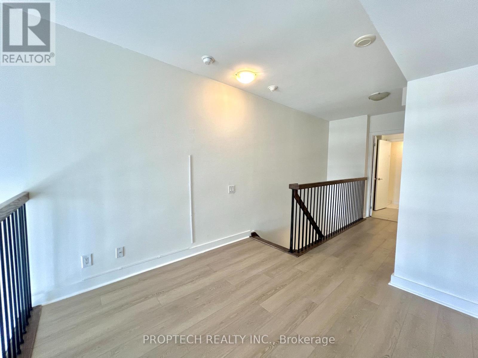 509 - 5 Hanna Avenue Property Photo 14