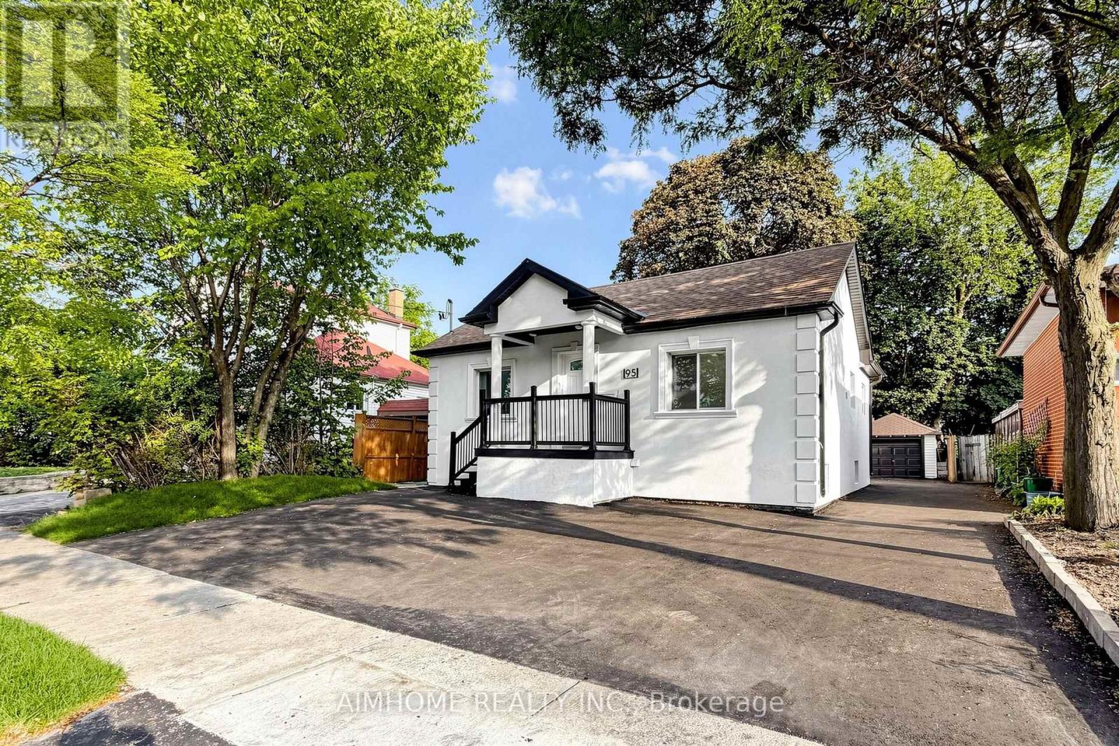 95 Steeles Avenue E Property Photo 6