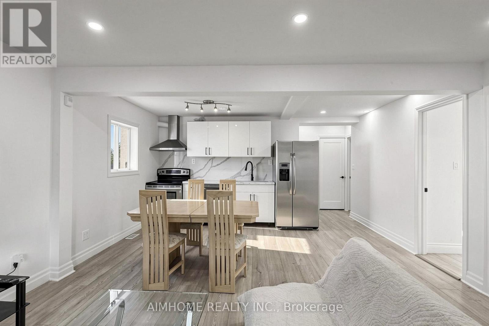 95 Steeles Avenue E Property Photo 9