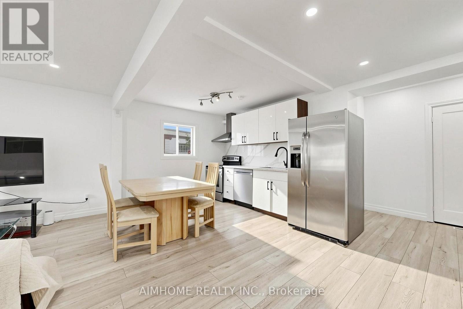 95 Steeles Avenue E Property Photo 10