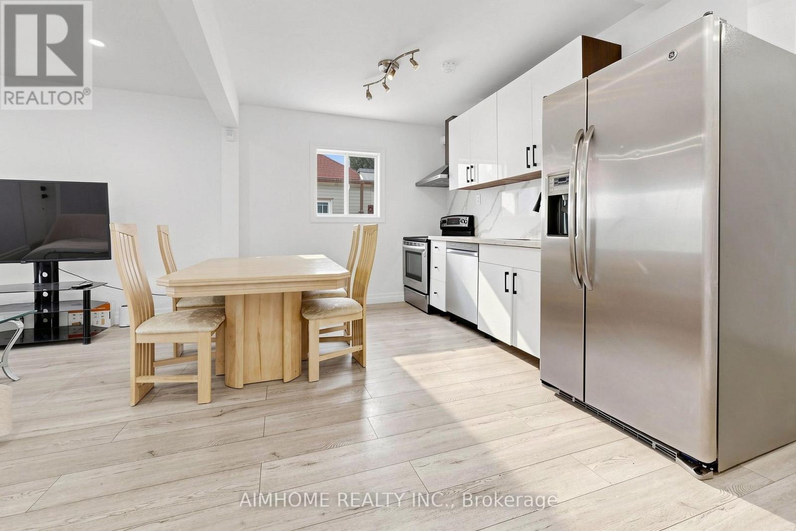 95 Steeles Avenue E Property Photo 12