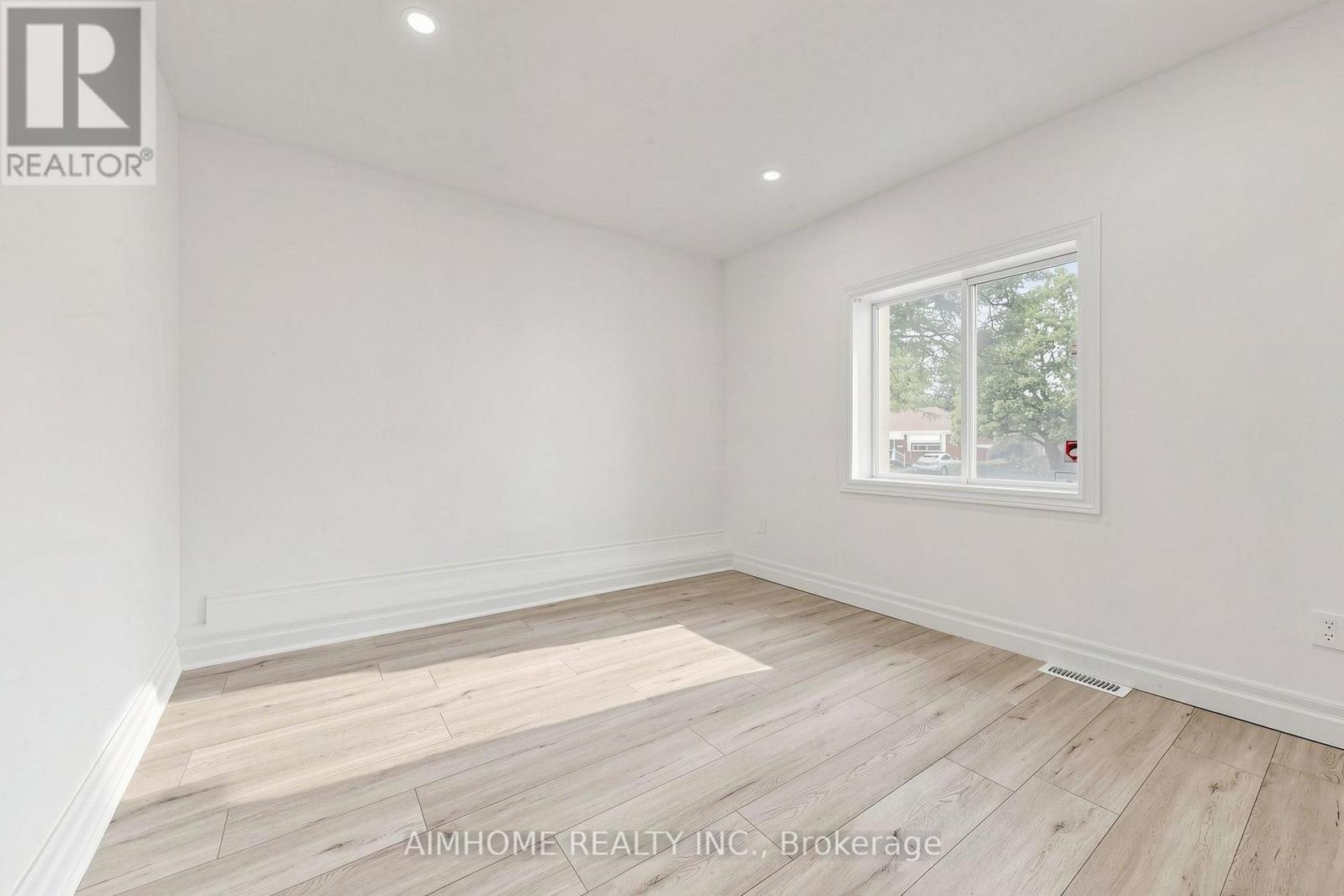 95 Steeles Avenue E Property Photo 15