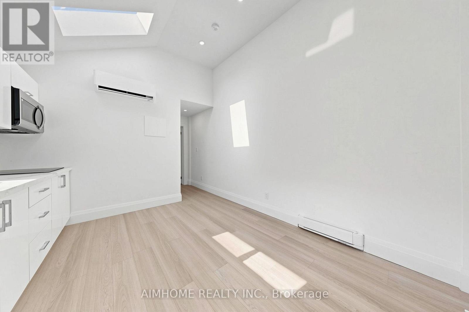 95 Steeles Avenue E Property Photo 16