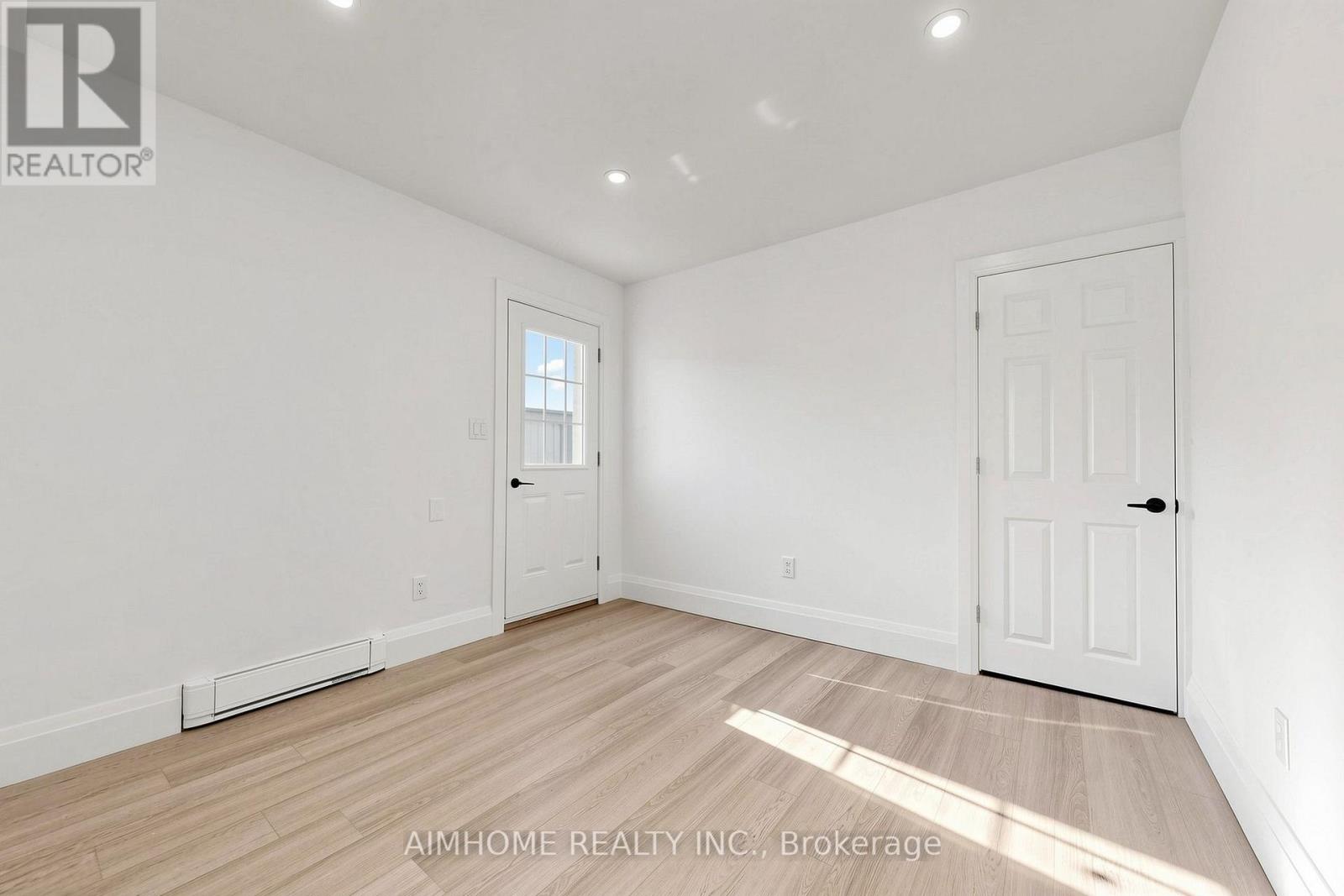 95 Steeles Avenue E Property Photo 17