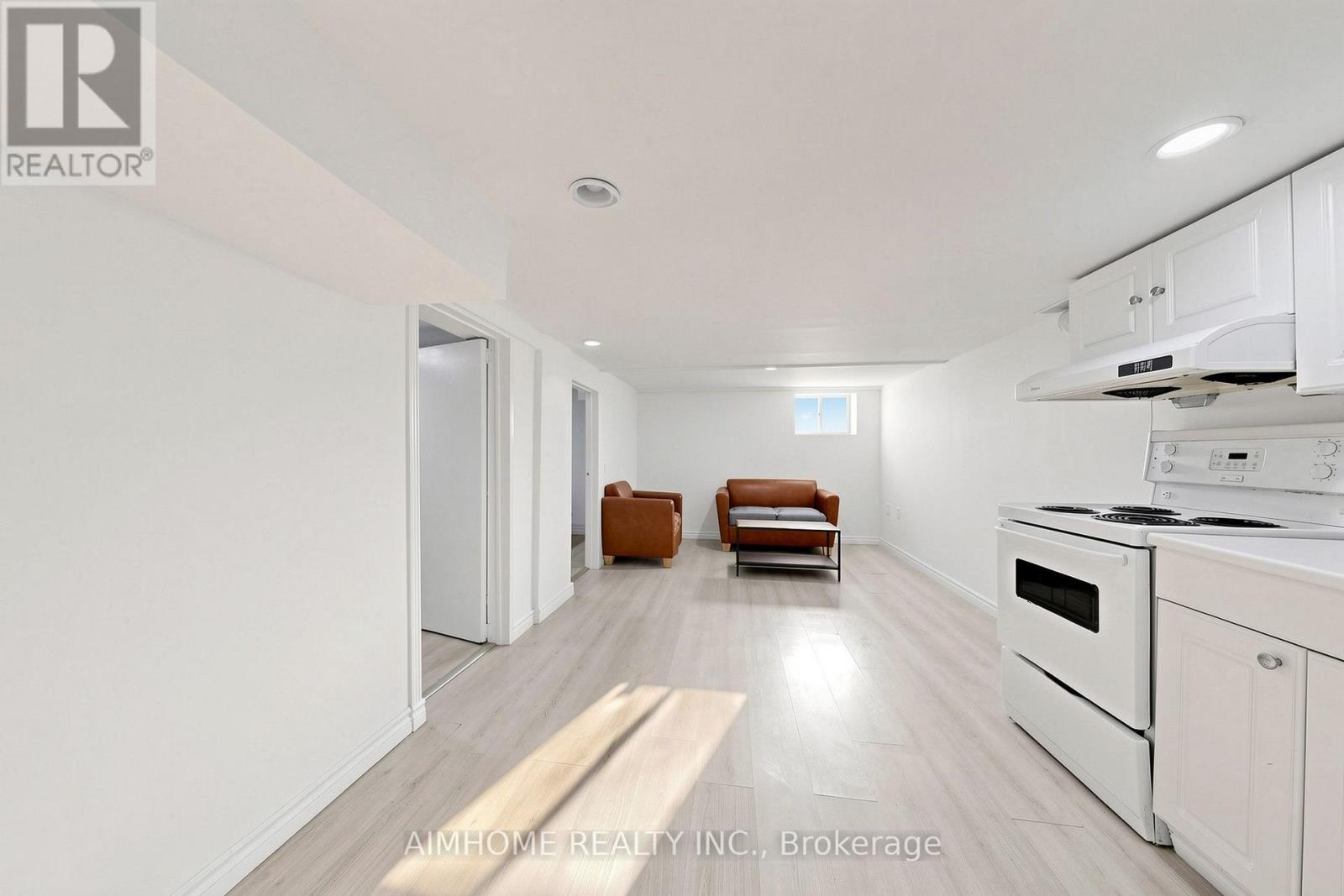 95 Steeles Avenue E Property Photo 29