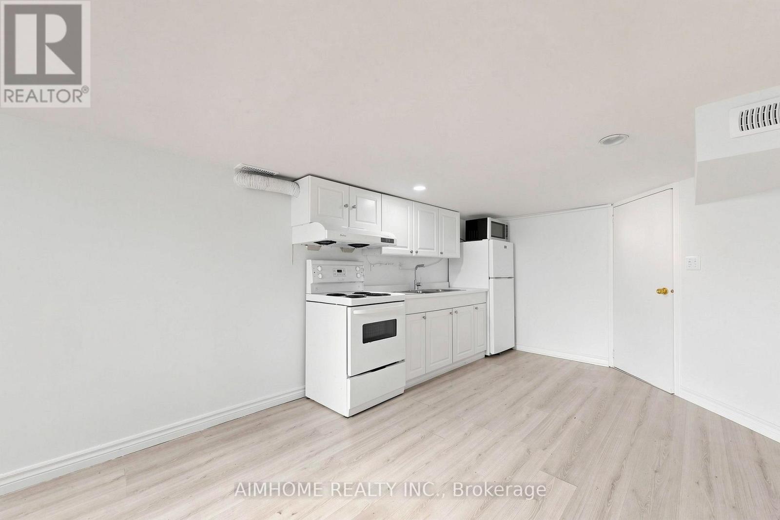 95 Steeles Avenue E Property Photo 30
