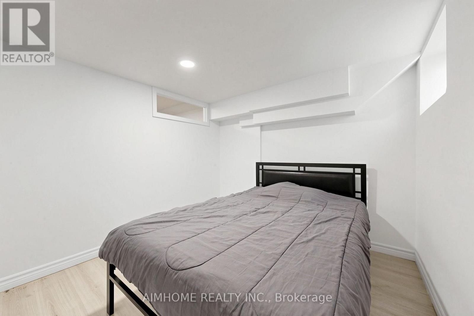 95 Steeles Avenue E Property Photo 31
