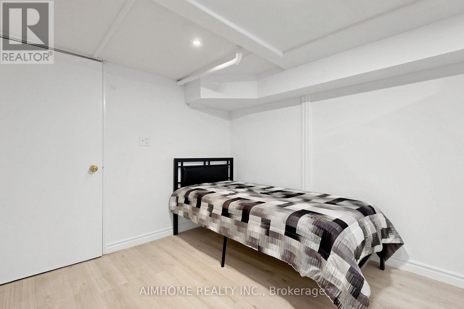 95 Steeles Avenue E Property Photo 32