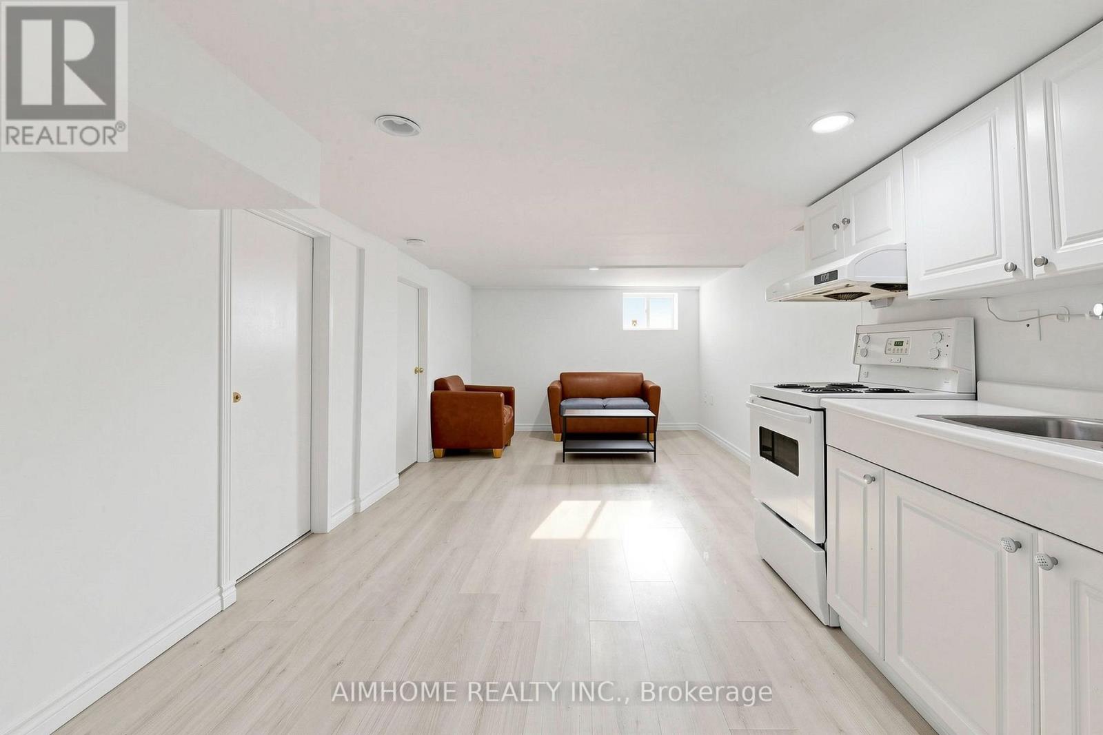 95 Steeles Avenue E Property Photo 43