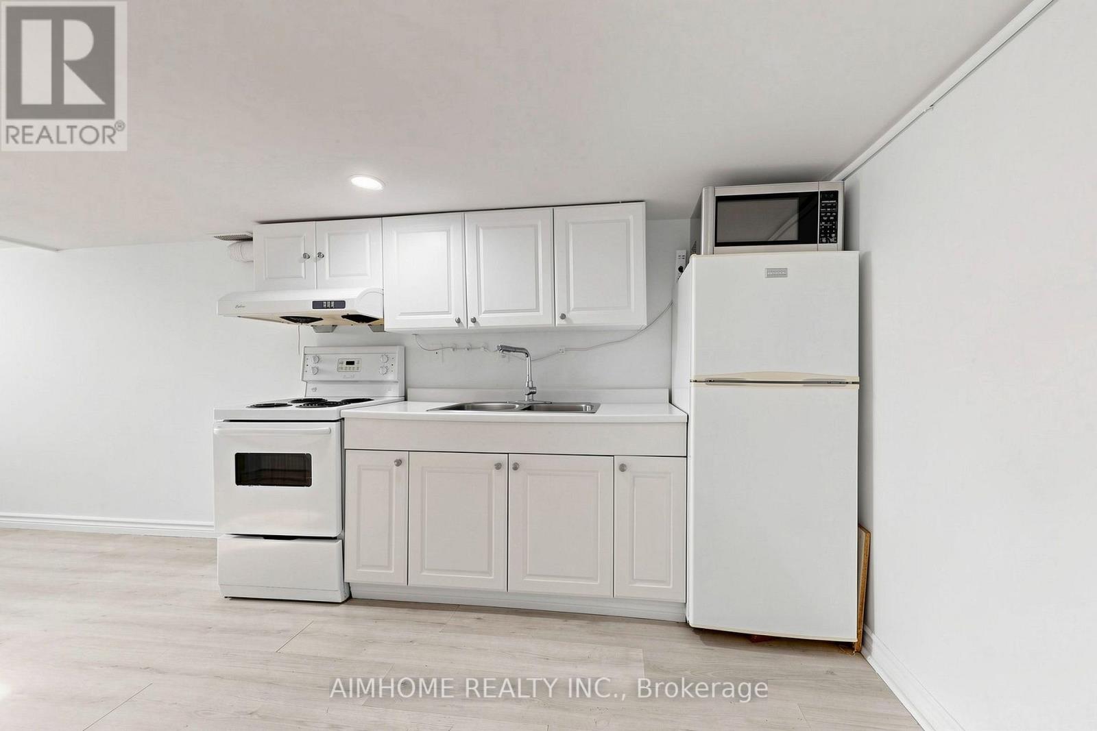 95 Steeles Avenue E Property Photo 44