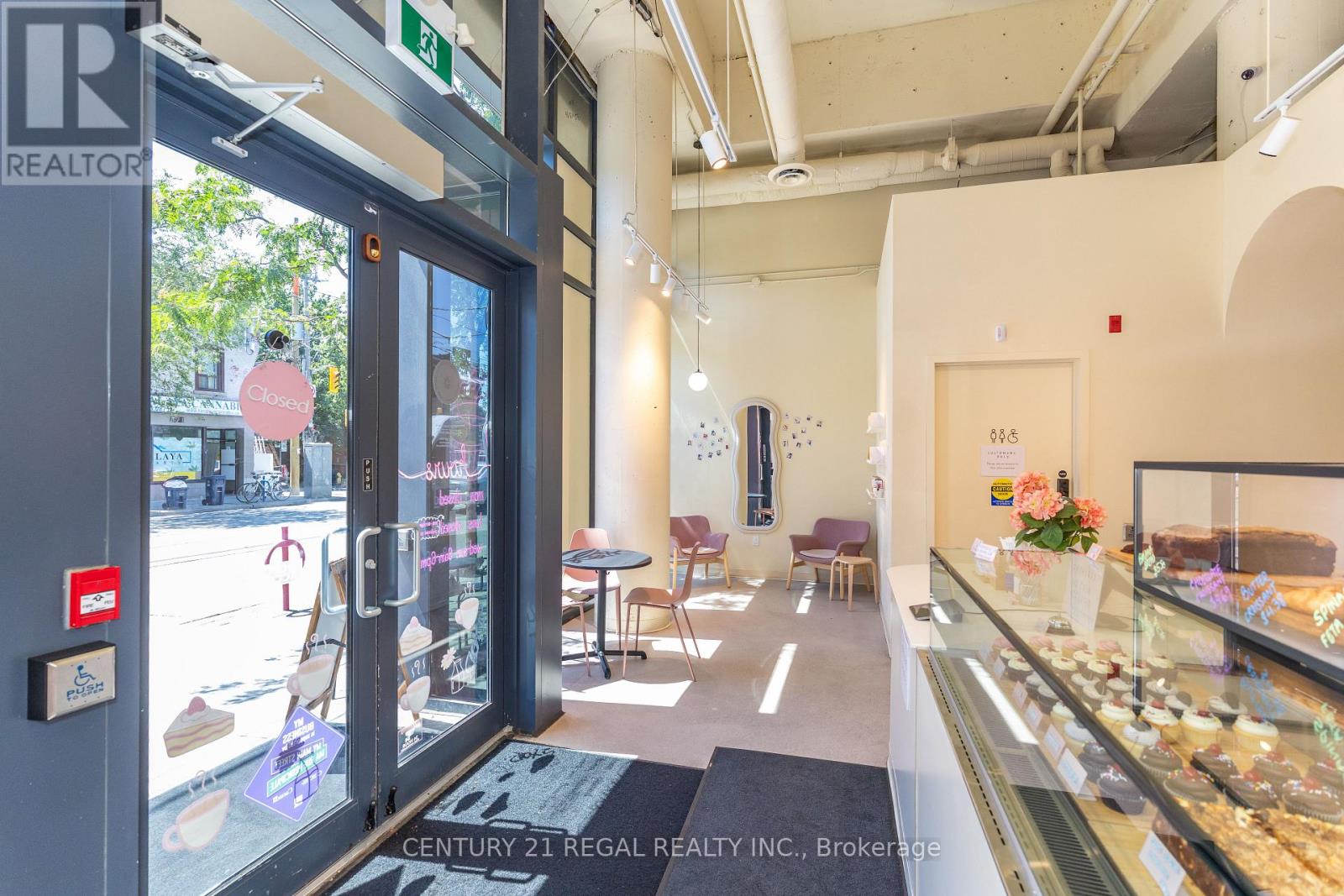 862 Dundas Street W Property Photo 12
